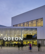 ODEONs facade om aftenen